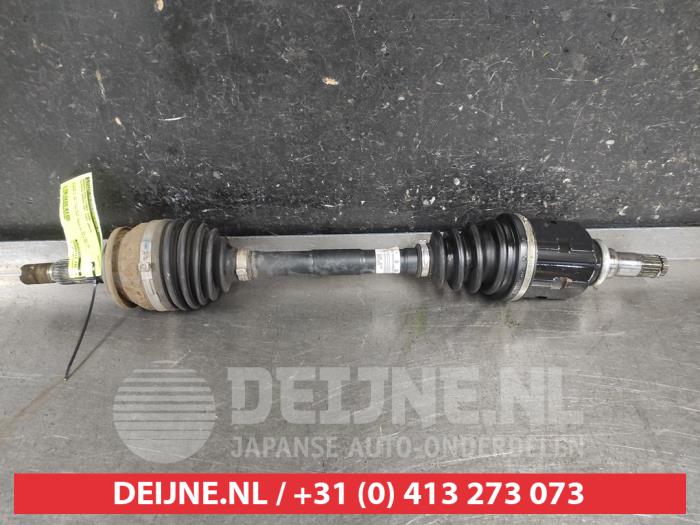 Gebruikte Aandrijfas links-voor Toyota Verso 1.8 16V VVT-i Prijs € 75,00 Margeregeling aangeboden door V.Deijne Jap.Auto-onderdelen BV