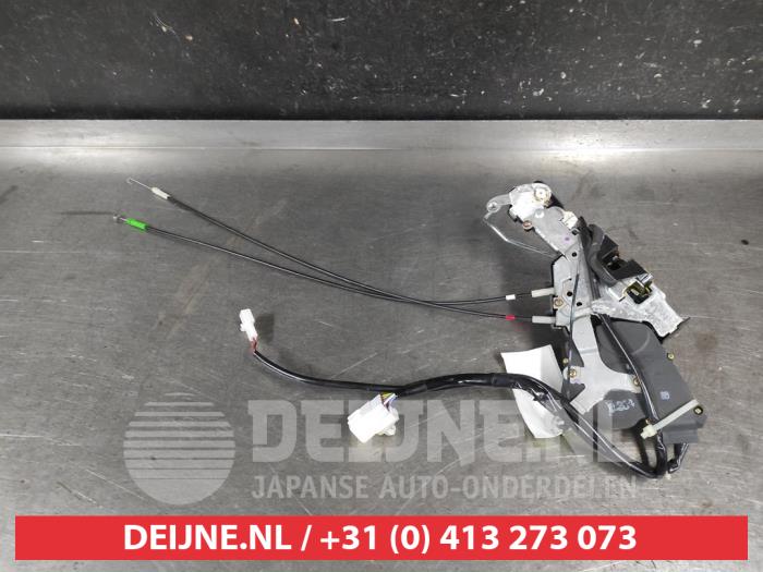 Toyota Corolla Verso Deurslot Mechaniek 4Deurs rechts-voor O679873