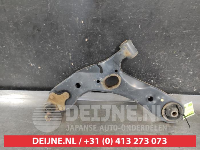 Toyota Verso Draagarm onder links-voor O680350