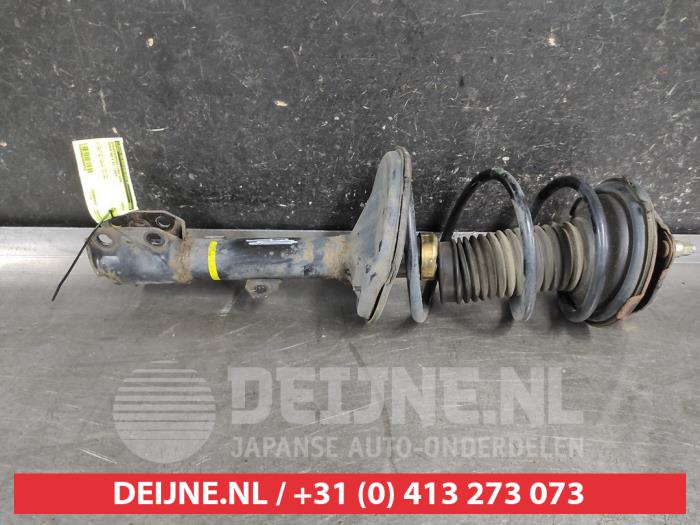 Toyota Rav-4 Stoßdämpferstrebe links vorne O680721