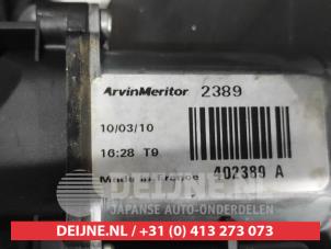Hyundai IX35 Raammotor Portier O680930 foto 2