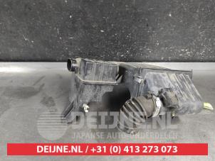 Gebruikte Luchtfilterhuis Suzuki Swift (ZA/ZC/ZD1/2/3/9) 1.5 VVT 16V Prijs € 50,00 Margeregeling aangeboden door V.Deijne Jap.Auto-onderdelen BV
