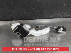 Hyundai IX35 Deurslot Mechaniek 4Deurs links-achter O681097 foto 2