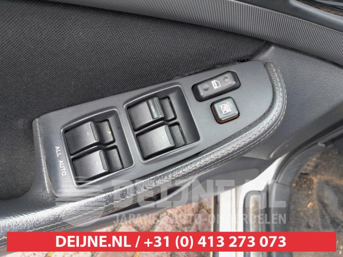 Toyota Avensis Kombischalter Fenster O681168