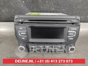 Gebruikte Radio Kia Pro cee'd (JDB3) 1.4i 16V CVVT Prijs € 100,00 Margeregeling aangeboden door V.Deijne Jap.Auto-onderdelen BV