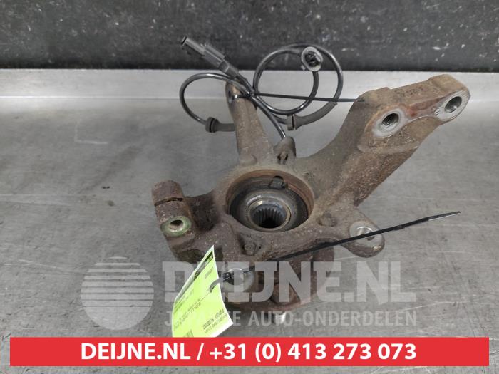 Nissan Micra Fusee links-voor O681424
