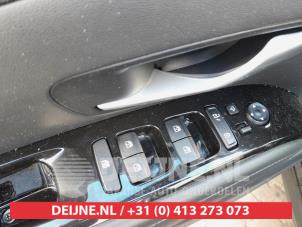 Hyundai Tucson Combischakelaar ramen O681452 foto 3