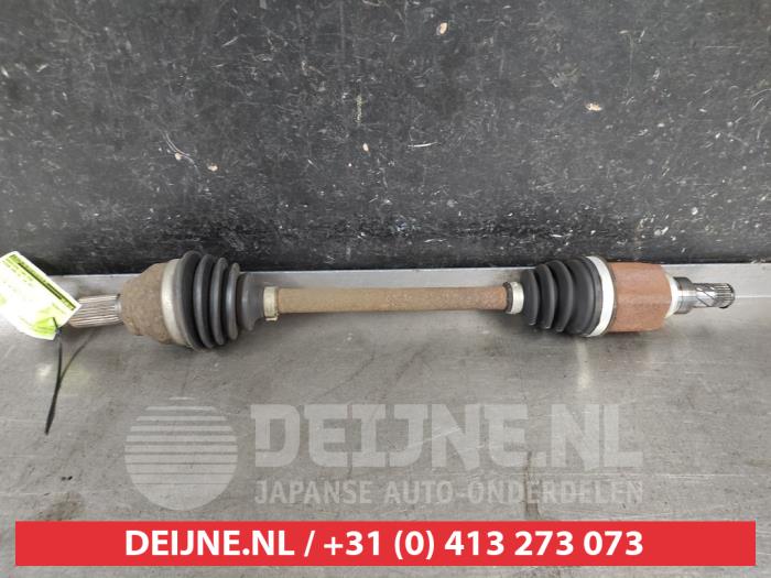 Nissan Juke Aandrijfas links-voor O681570