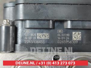Toyota Auris ABS pump O681631 photo 3