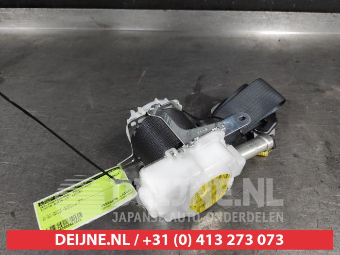 Toyota Auris Veiligheidsgordel rechts-voor O681643
