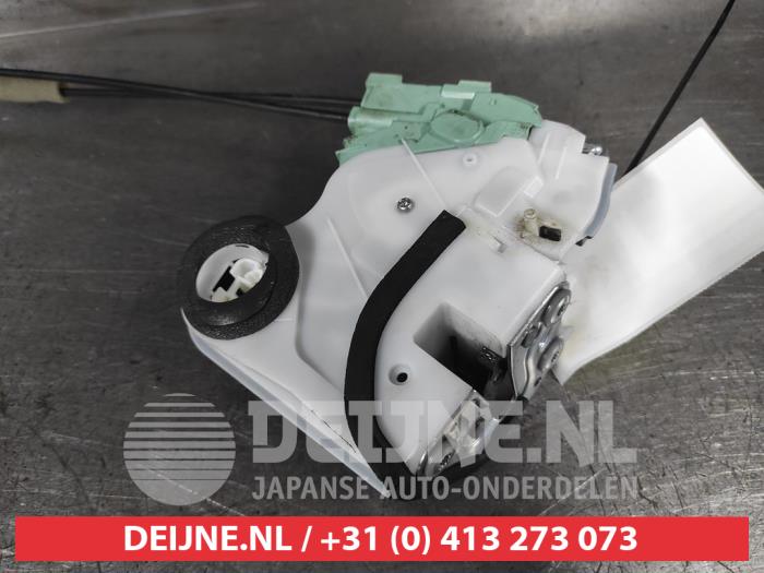 Suzuki Swift Deurslot Mechaniek 4Deurs links-achter O681728
