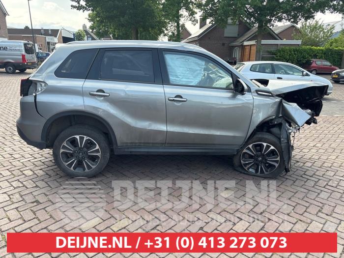Suzuki Vitara Door window 4-door, front right O681859