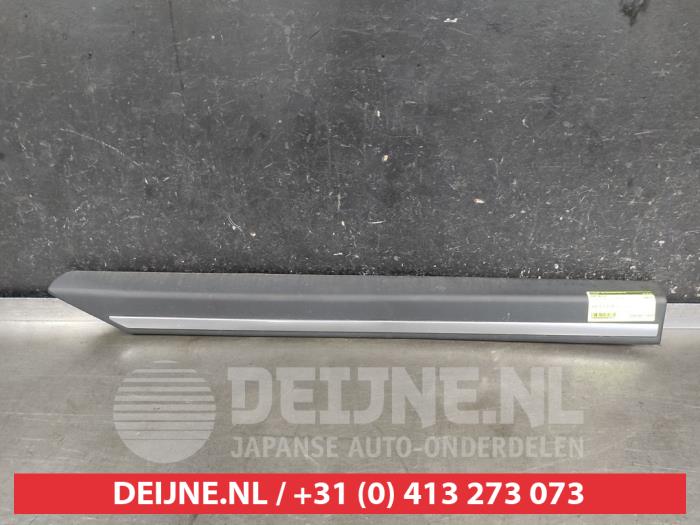 Suzuki Ignis Türleiste O681872