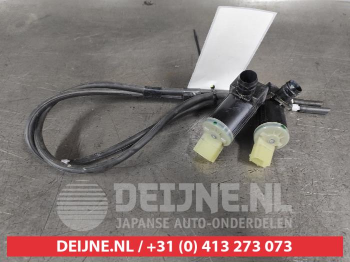 Suzuki Swift Ruitensproeierpomp voor O681905