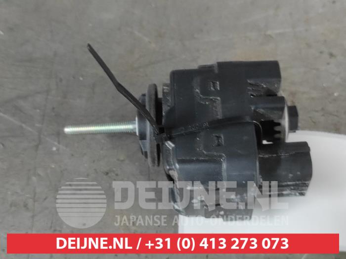 Suzuki Swift Koplampmotor O681906