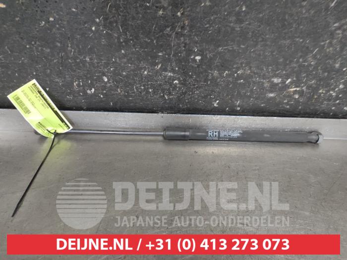 Hyundai I30 Rear gas strut, right O681925