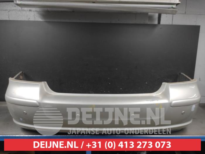 Toyota Avensis Stoßstange hinten O681937