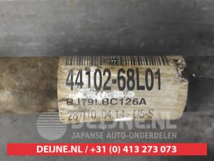 Suzuki Swift Aandrijfas links-voor O682036 foto 2