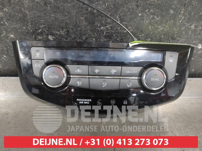 Nissan Qashqai Heater control panel O682057