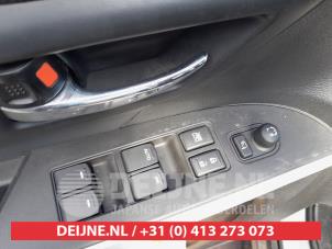 Suzuki SX-4 Multi-functional window switch O682064 photo 3