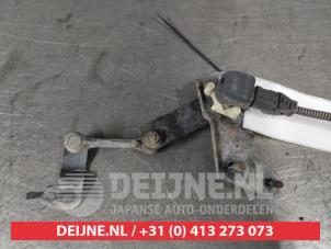 Subaru Forester Xenon hoogteregelaar O682223 foto 2