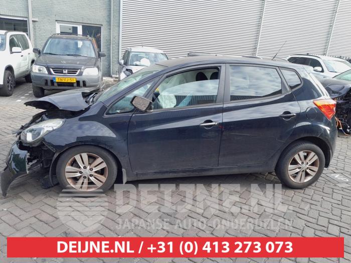 Hyundai IX20 Rear door window 4-door, left O682323