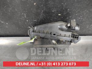 Gebruikte Luchtfilterhuis Toyota Yaris III (P13) 1.33 16V Dual VVT-I Prijs € 50,00 Margeregeling aangeboden door V.Deijne Jap.Auto-onderdelen BV