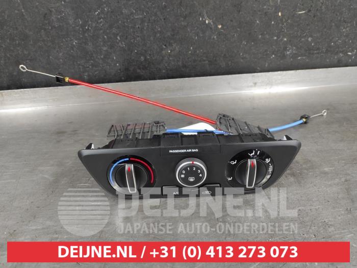 Hyundai I10 Heizung Bedienpaneel O682758