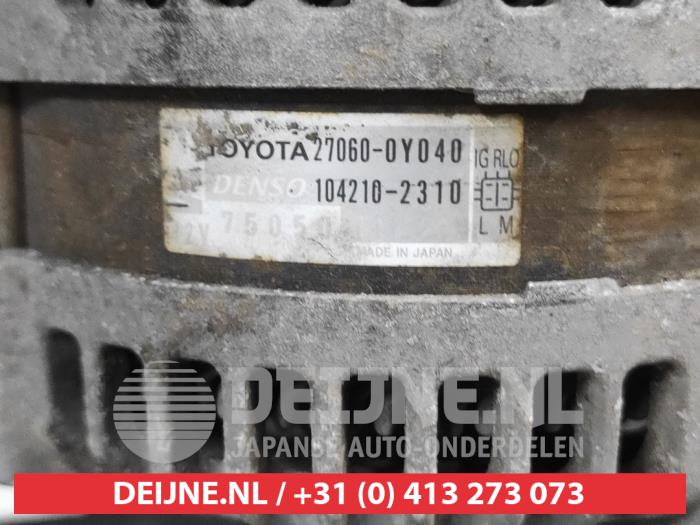 Dynamo van een Toyota Auris (E15) 1.33 Dual VVT-I 16V 2010