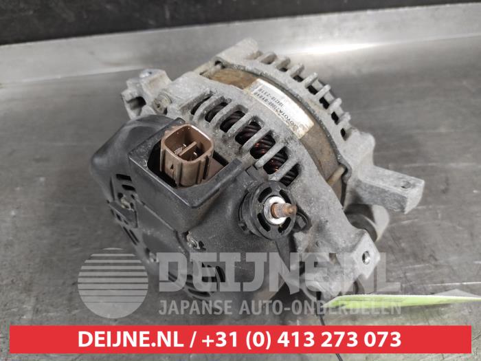 Dynamo van een Toyota Auris (E15) 1.33 Dual VVT-I 16V 2010