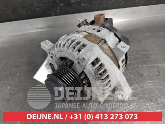 Dynamo van een Toyota Auris (E15) 1.33 Dual VVT-I 16V 2010