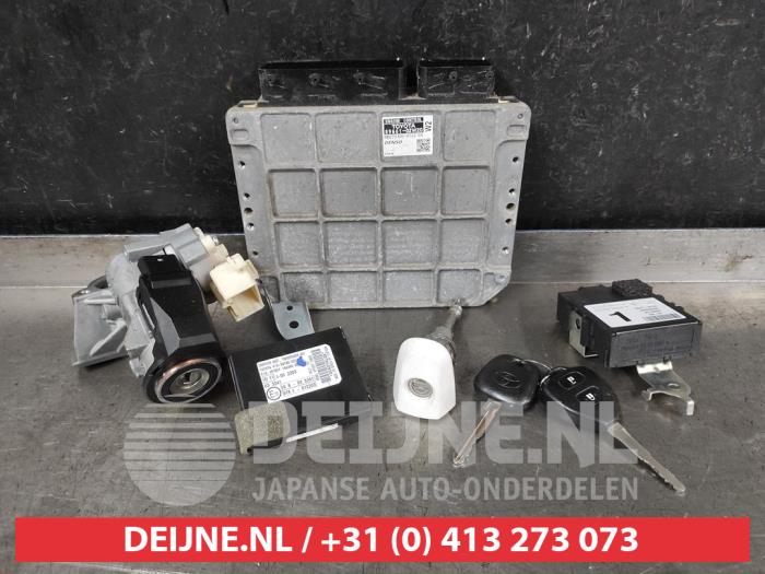 Toyota Auris Kontaktslot+Sleutel O682595