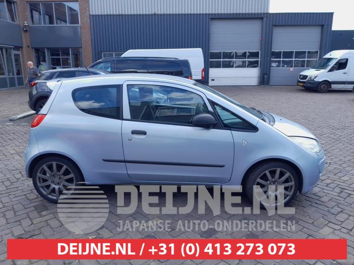 Mitsubishi Colt Tür 2-türig rechts O682979