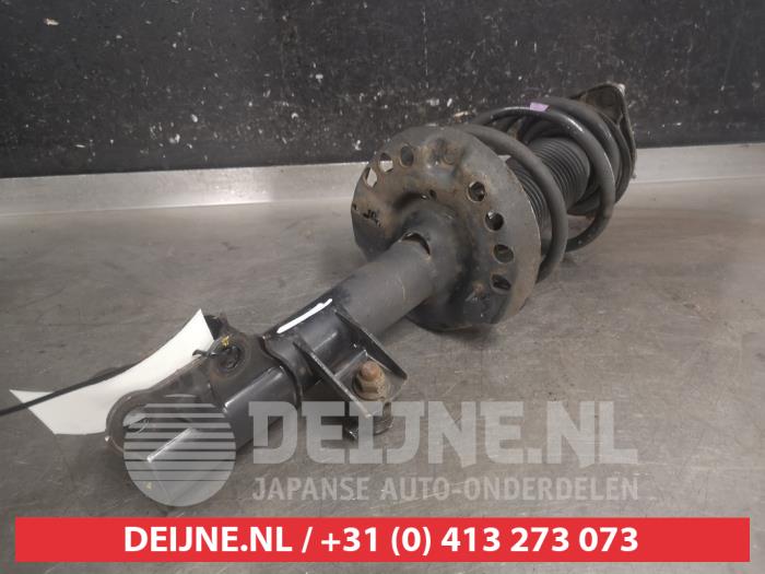 Hyundai I30 Stoßdämpferstrebe links vorne O683046