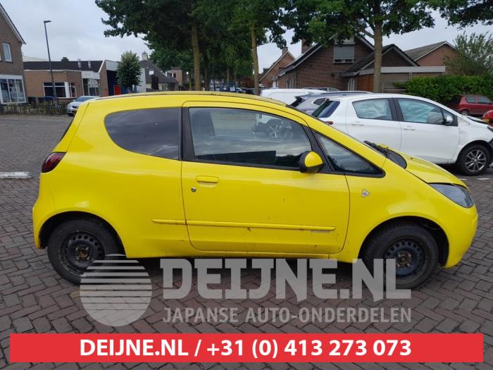 Mitsubishi Colt Scherm rechts-voor O683215