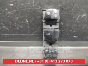 Gebruikte Combischakelaar ramen Nissan Pulsar (C13) 1.2 DIG-T 16V Prijs € 75,00 Margeregeling aangeboden door V.Deijne Jap.Auto-onderdelen BV