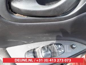 Nissan Pulsar Combischakelaar ramen O683244 foto 3