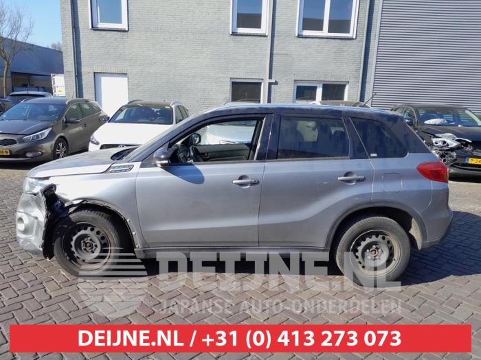 Suzuki Vitara Extra window 4-door, left O683321