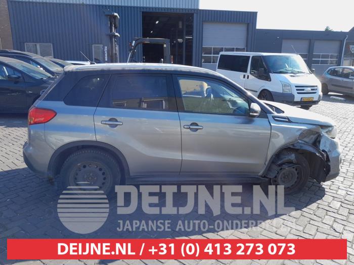 Suzuki Vitara Extra window 4-door, right O683331