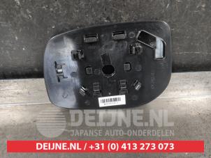 Toyota Yaris Mirror glass, right O683424 photo 2