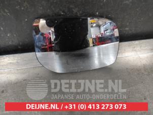 Gebruikte Spiegelglas rechts Toyota Yaris II (P9) 1.3 16V VVT-i Prijs op aanvraag aangeboden door V.Deijne Jap.Auto-onderdelen BV
