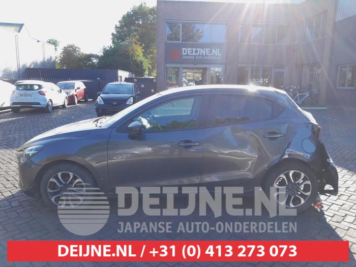 Mazda 2 Rear door window 4-door, left O683486