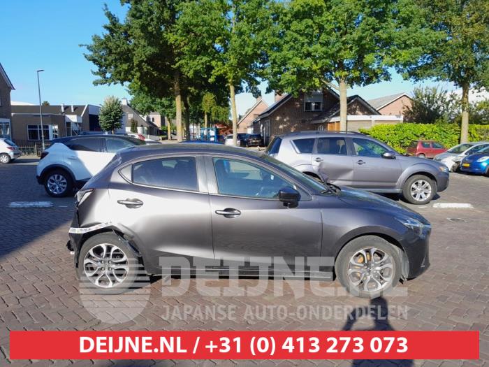 Mazda 2 Portierruit 4Deurs rechts-achter O683490