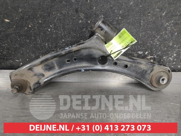 Suzuki SX-4 Front lower wishbone, left O683726