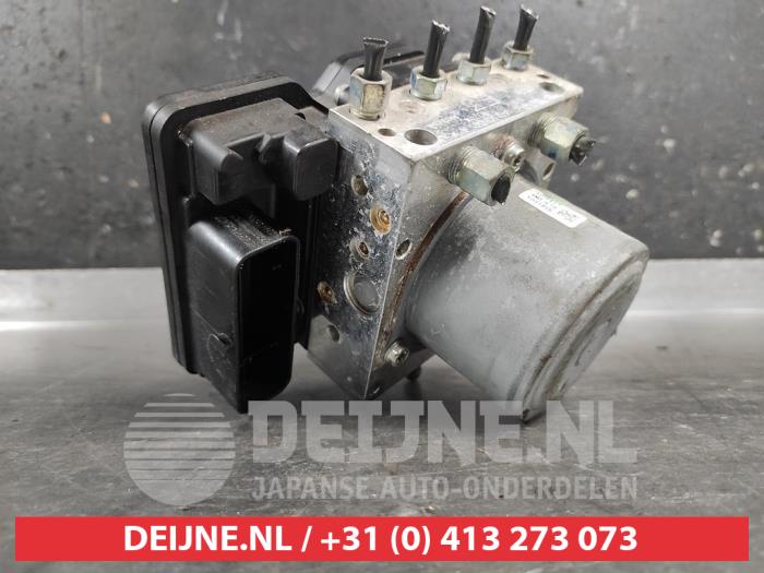 Nissan Leaf ABS Pomp O683871