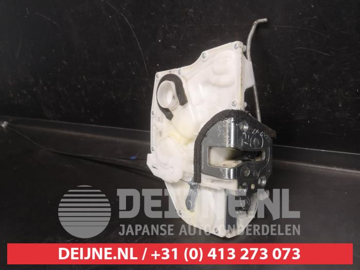 Suzuki Swift Türschlossmechanik 2-türig rechts O684048