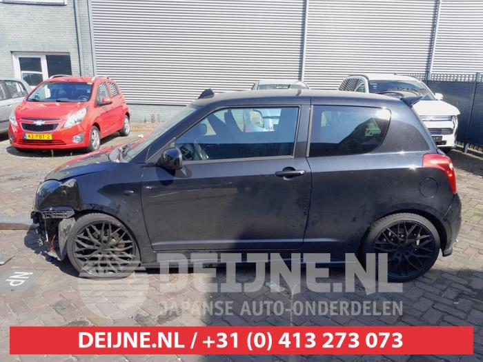 Suzuki Swift Seitenschürze links O684058