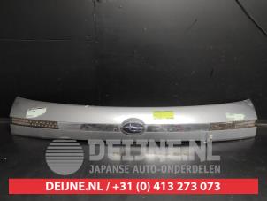 Gebruikte Achterklep Handgreep Subaru Legacy Touring Wagon (BP) 2.0 R 16V Prijs op aanvraag aangeboden door V.Deijne Jap.Auto-onderdelen BV