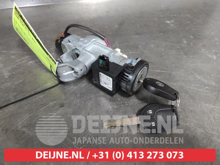 Nissan Micra Kontaktslot+Sleutel O684292