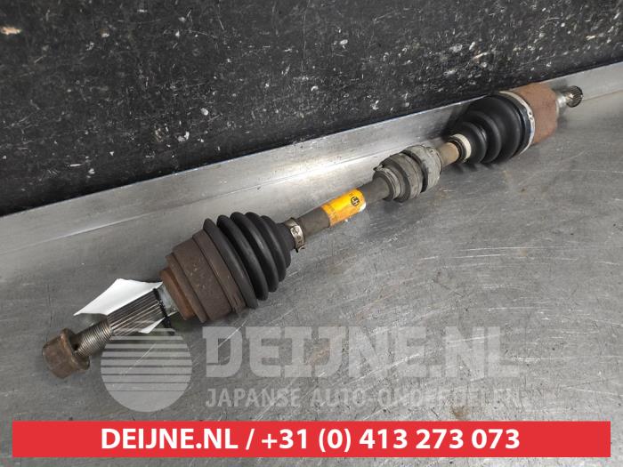 Nissan Micra Aandrijfas links-voor O684316